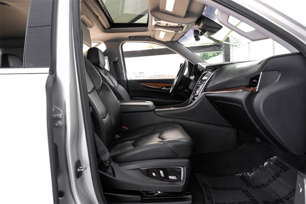 Used 2019 Cadillac Escalade ESV Luxury image 37