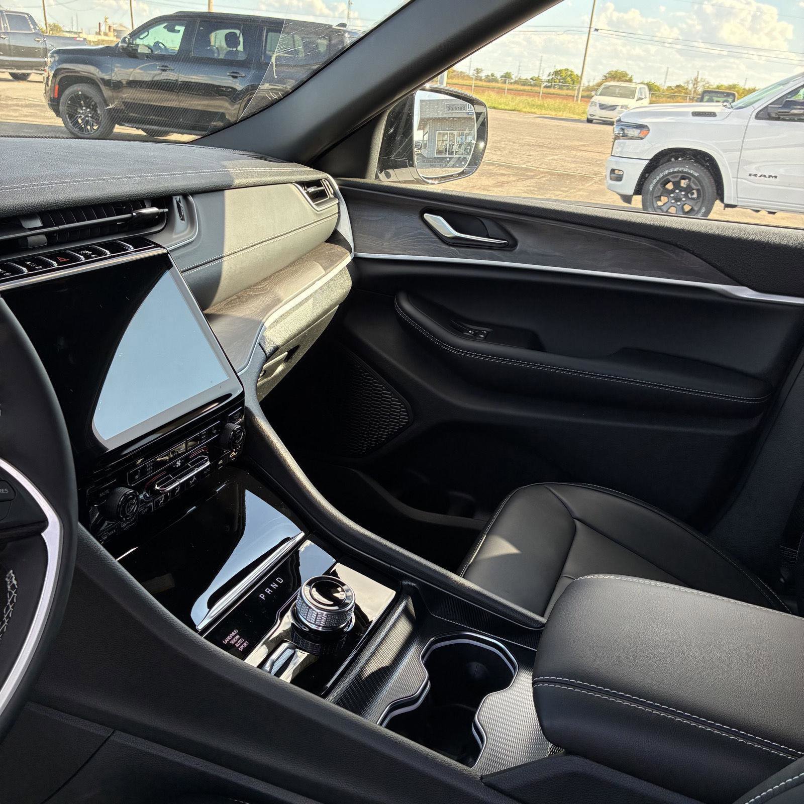 New 2025 Jeep Grand Cherokee L Limited w/ Black Appearance Package image 4