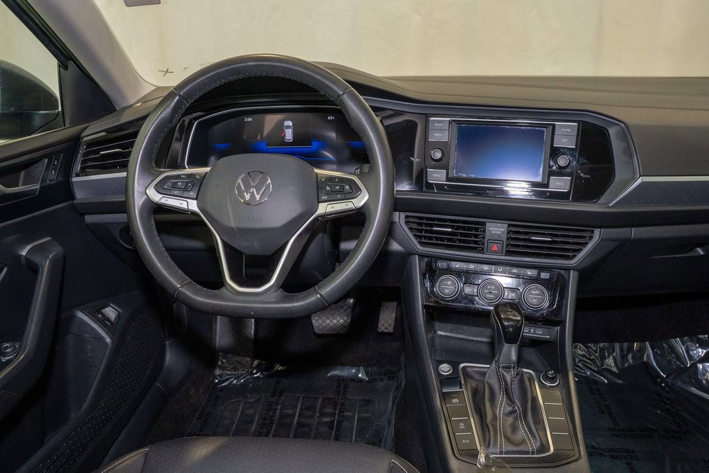 Used 2024 Volkswagen Jetta SE image 6