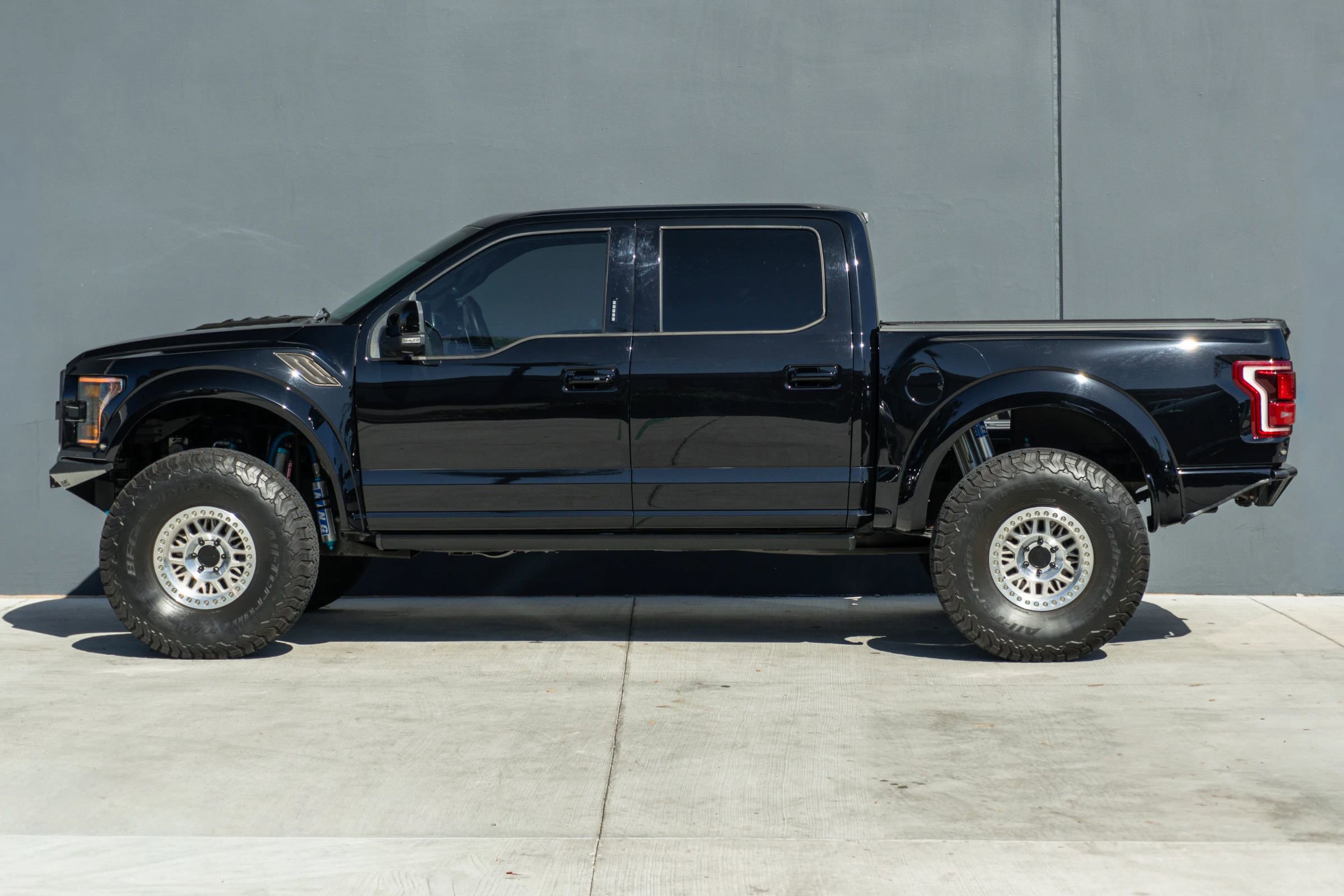 Used 2017 Ford F150 Raptor w/ Equipment Group 802A Luxury image 3