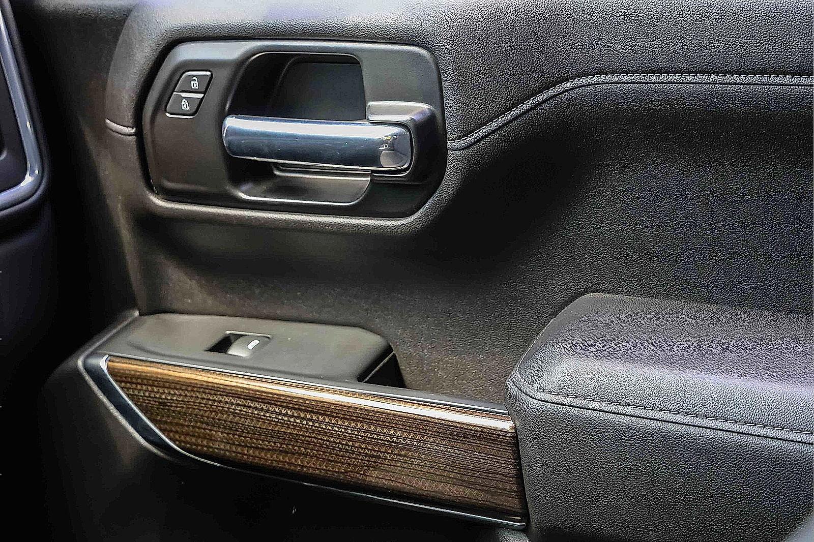 Used 2021 Chevrolet Silverado 1500 LT Trail Boss w/ Bed Protection Package AWD/4WD image 15