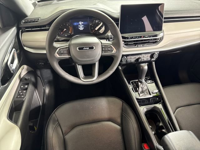 Used 2025 Jeep Compass Limited image 23