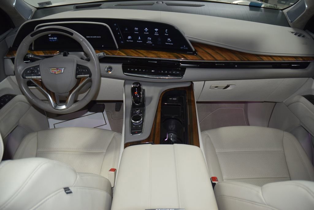 Used 2024 Cadillac Escalade ESV Sport Platinum w/ LPO, ONYX Package AWD/4WD image 31