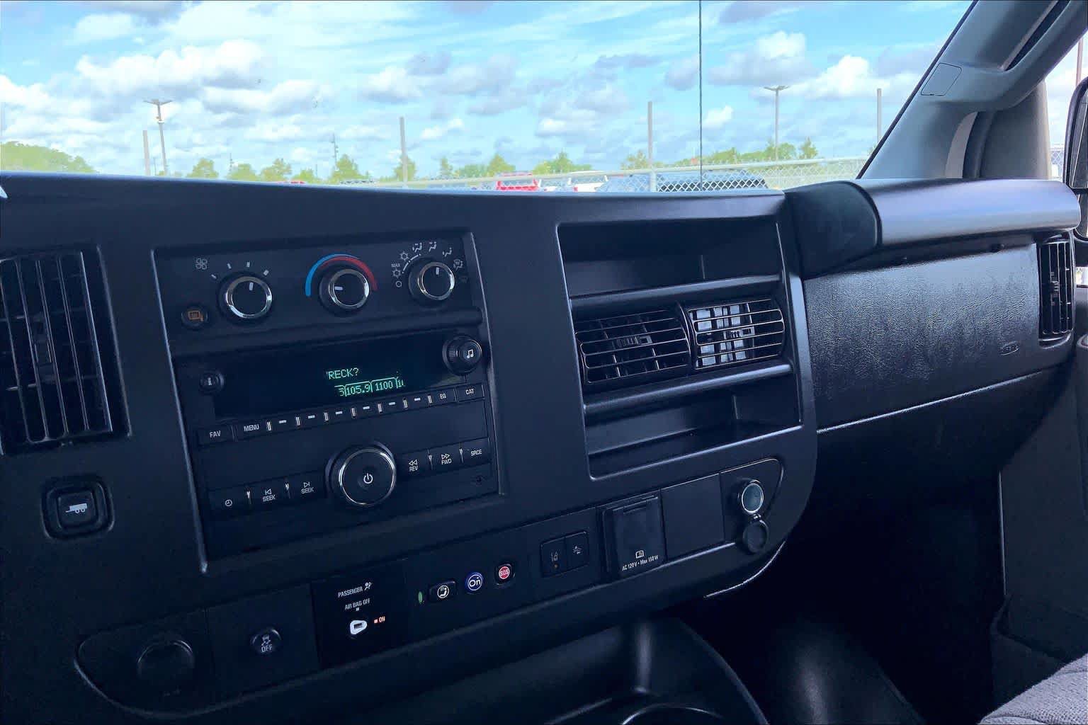 Used 2025 GMC Savana 3500 LT w/ LT Preferred Equipment Group RWD image 33