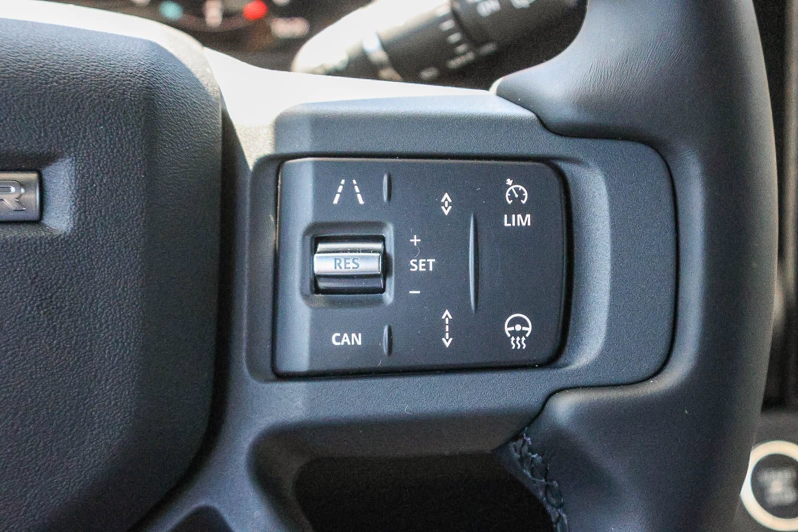 New 2026 Land Rover Defender 110 X-Dynamic SE AWD/4WD image 33