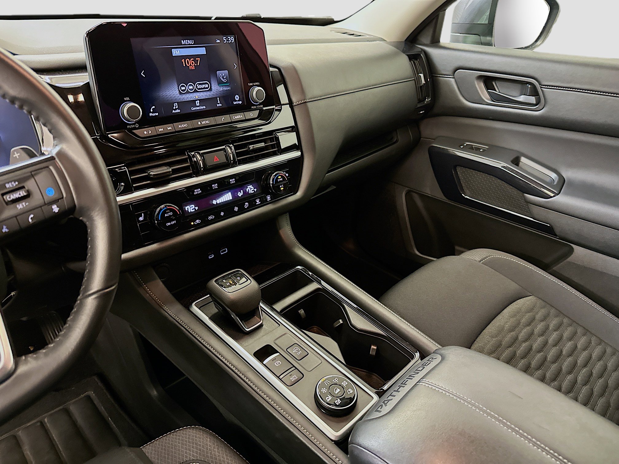 Used 2025 Nissan Pathfinder SV image 25