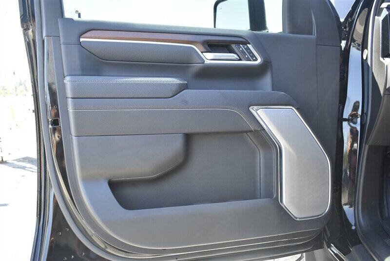 Used 2024 GMC Sierra 3500 Denali w/ Denali Reserve Package image 14