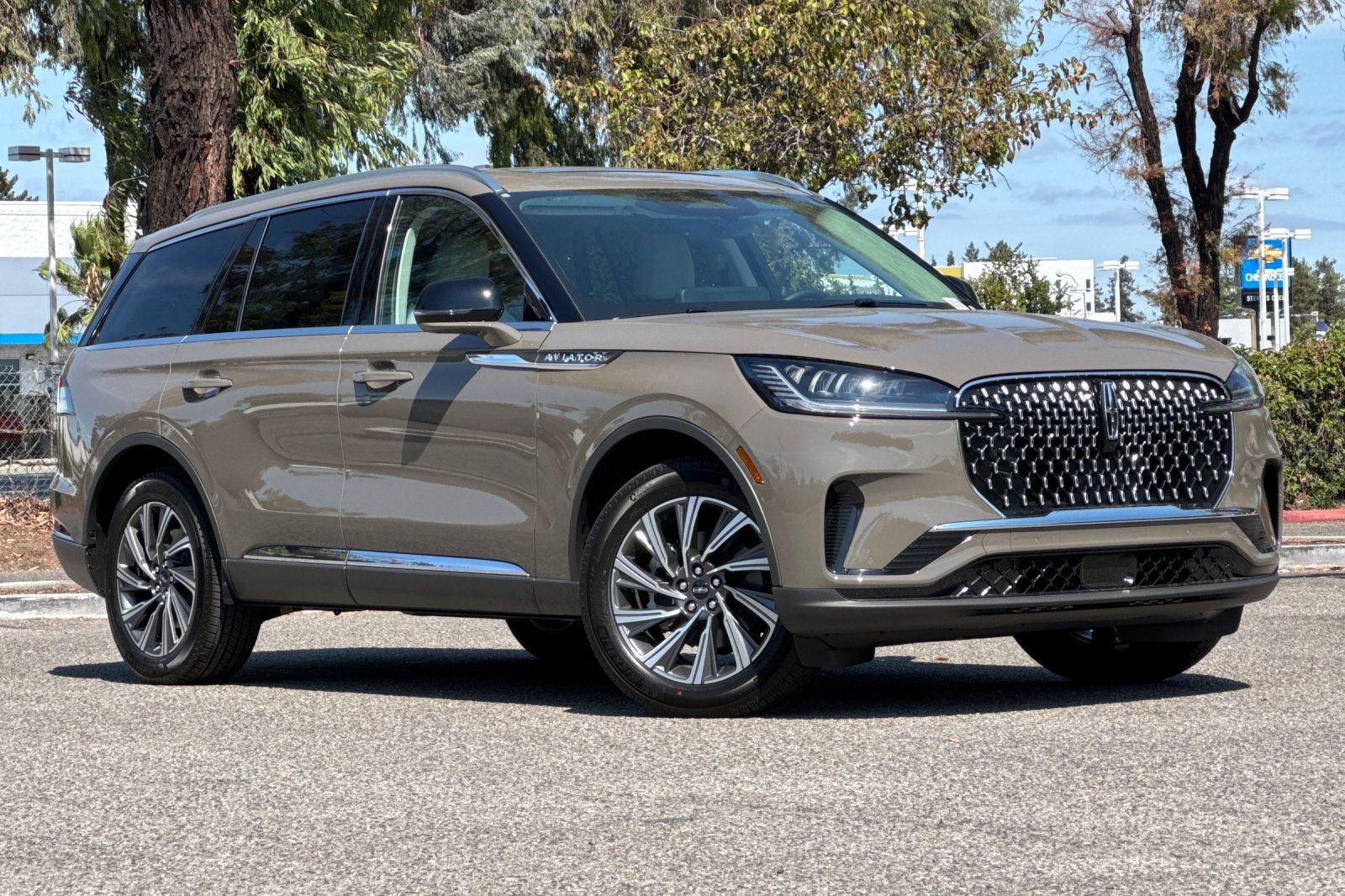 New 2026 Lincoln Aviator AWD image 2