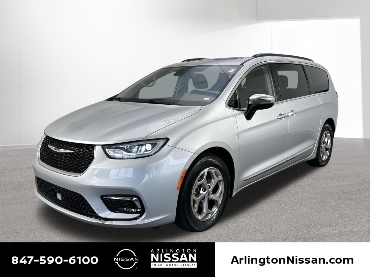 Used 2023 Chrysler Pacifica Limited FWD image 1