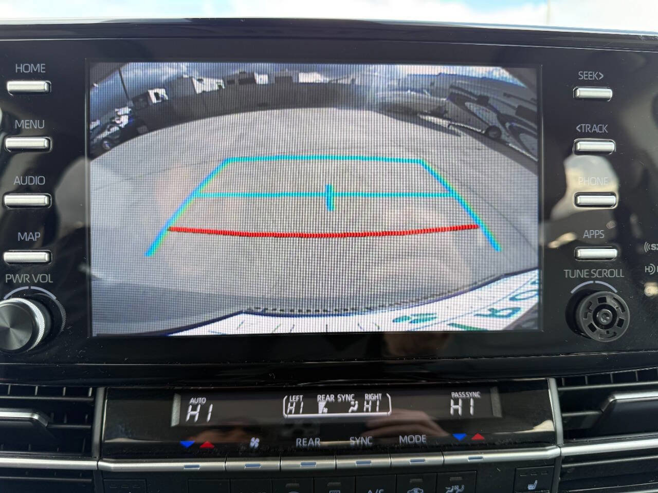 Used 2023 Toyota Sienna XLE image 42