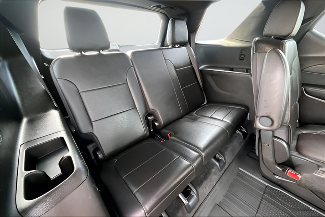 Used 2023 Chevrolet Traverse High Country FWD image 28