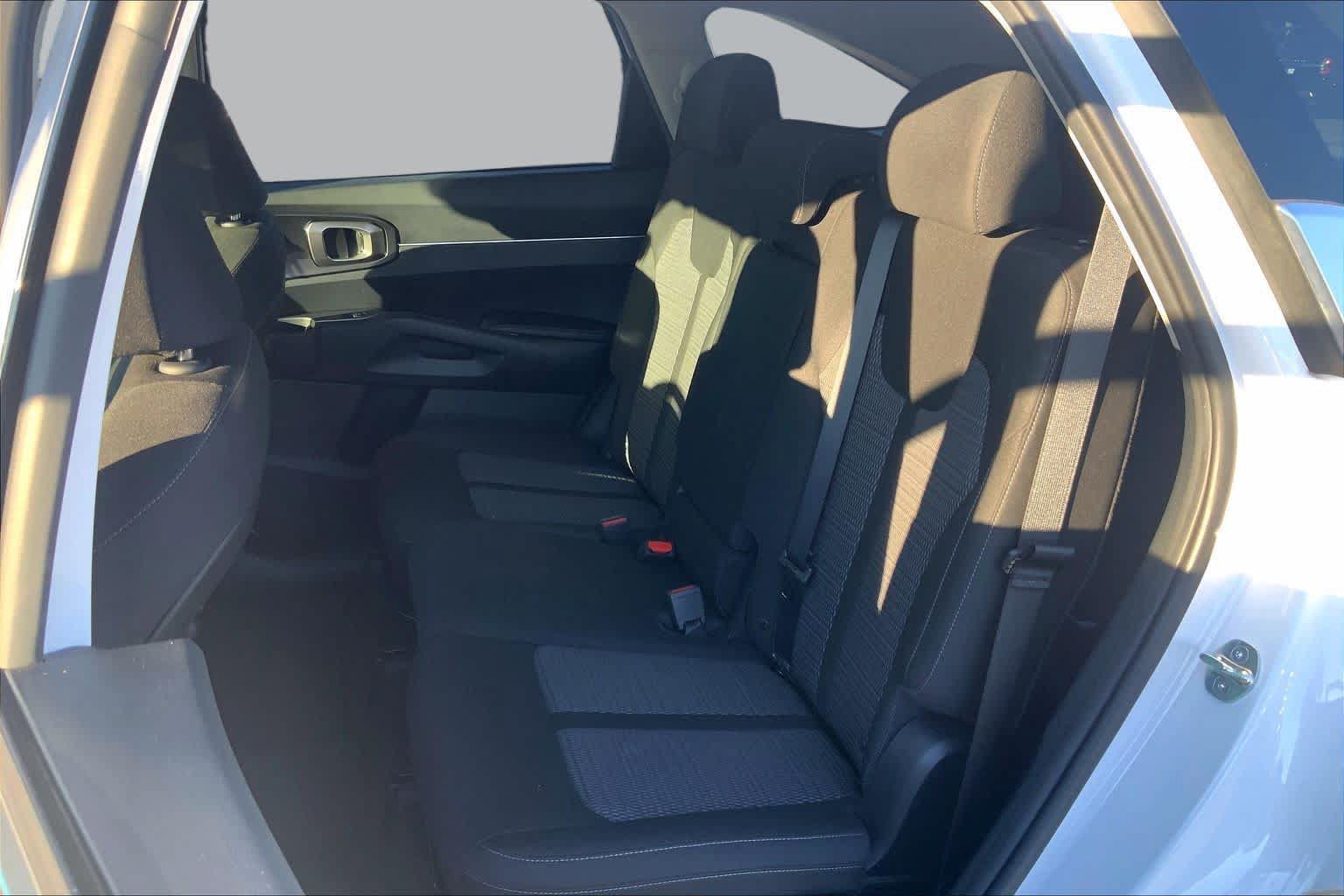 Used 2023 Kia Sorento LX FWD image 19