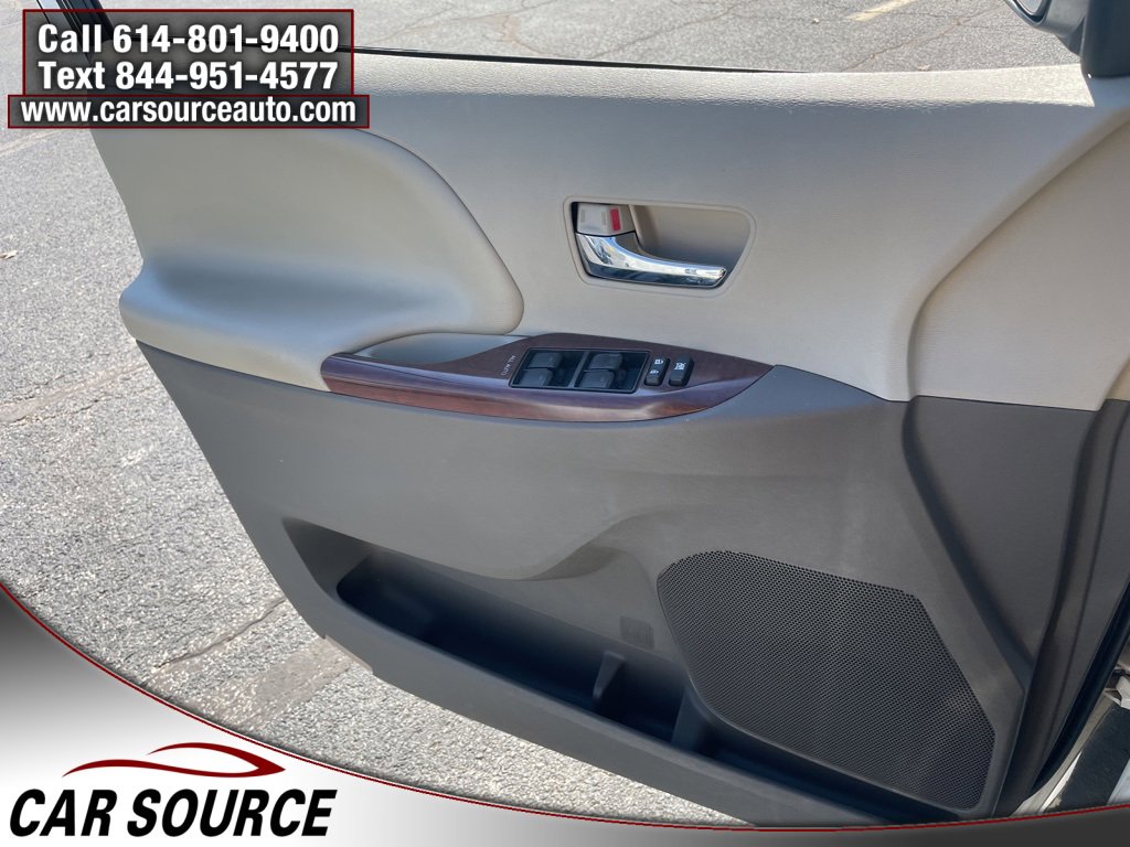 Used 2014 Toyota Sienna L image 19