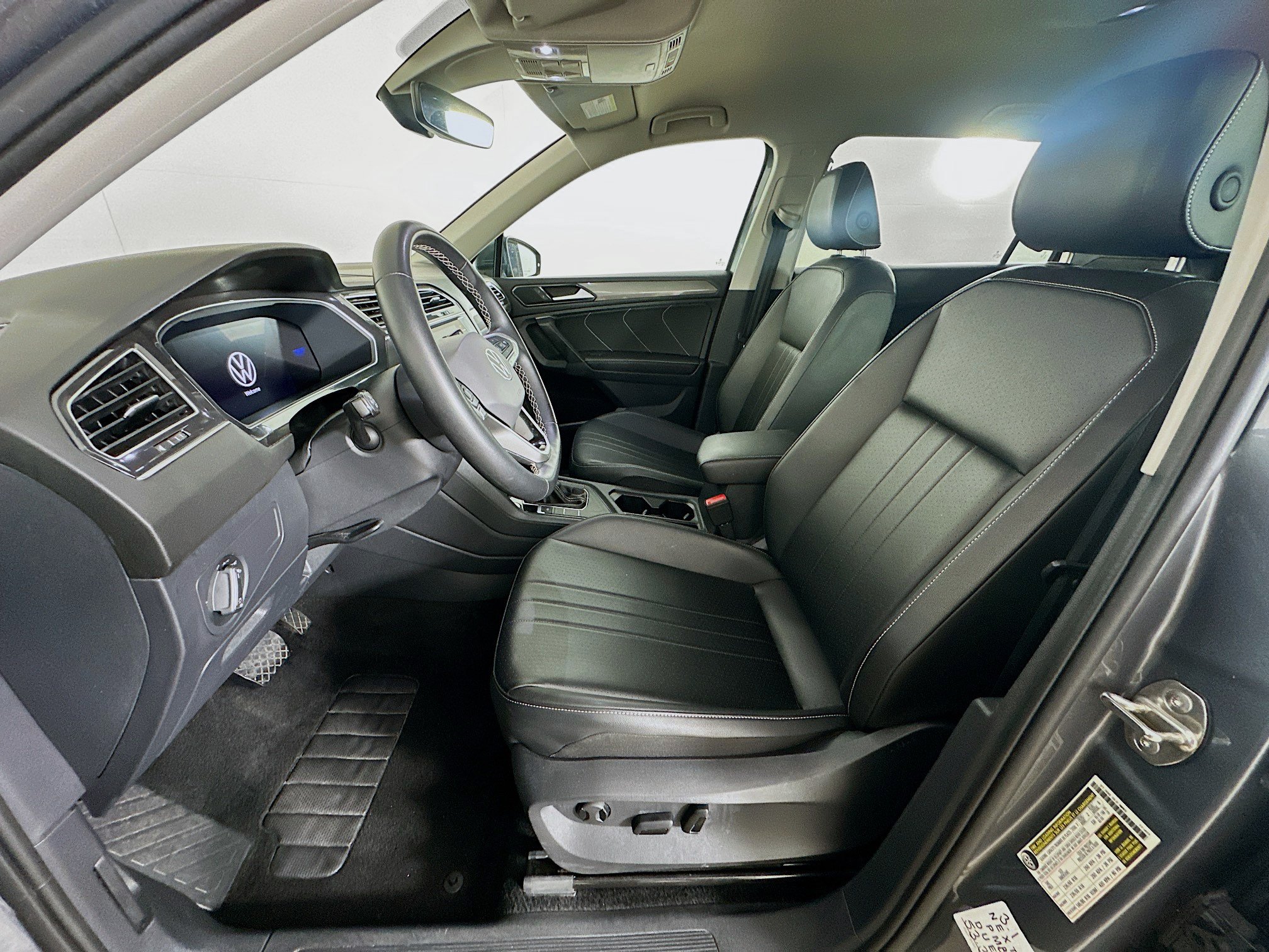 Used 2024 Volkswagen Tiguan SE FWD image 13