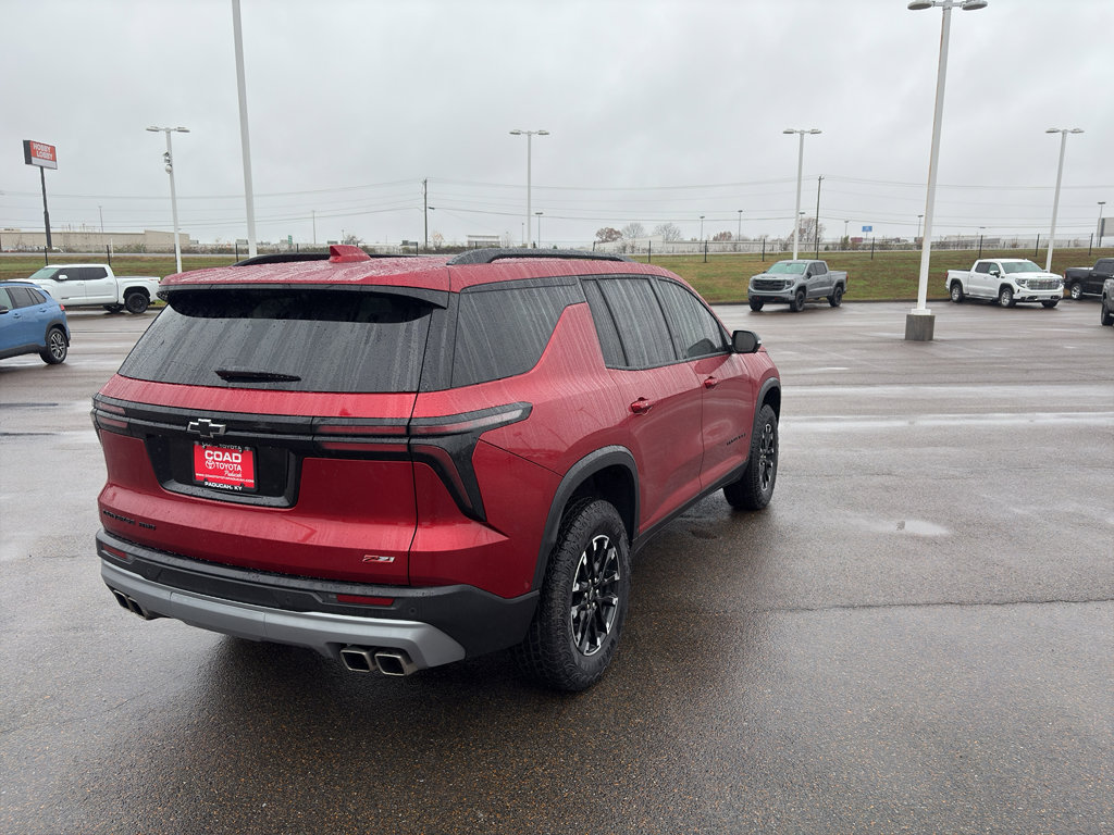 Used 2024 Chevrolet Traverse Z71 w/ Enhanced Driving Package image 5