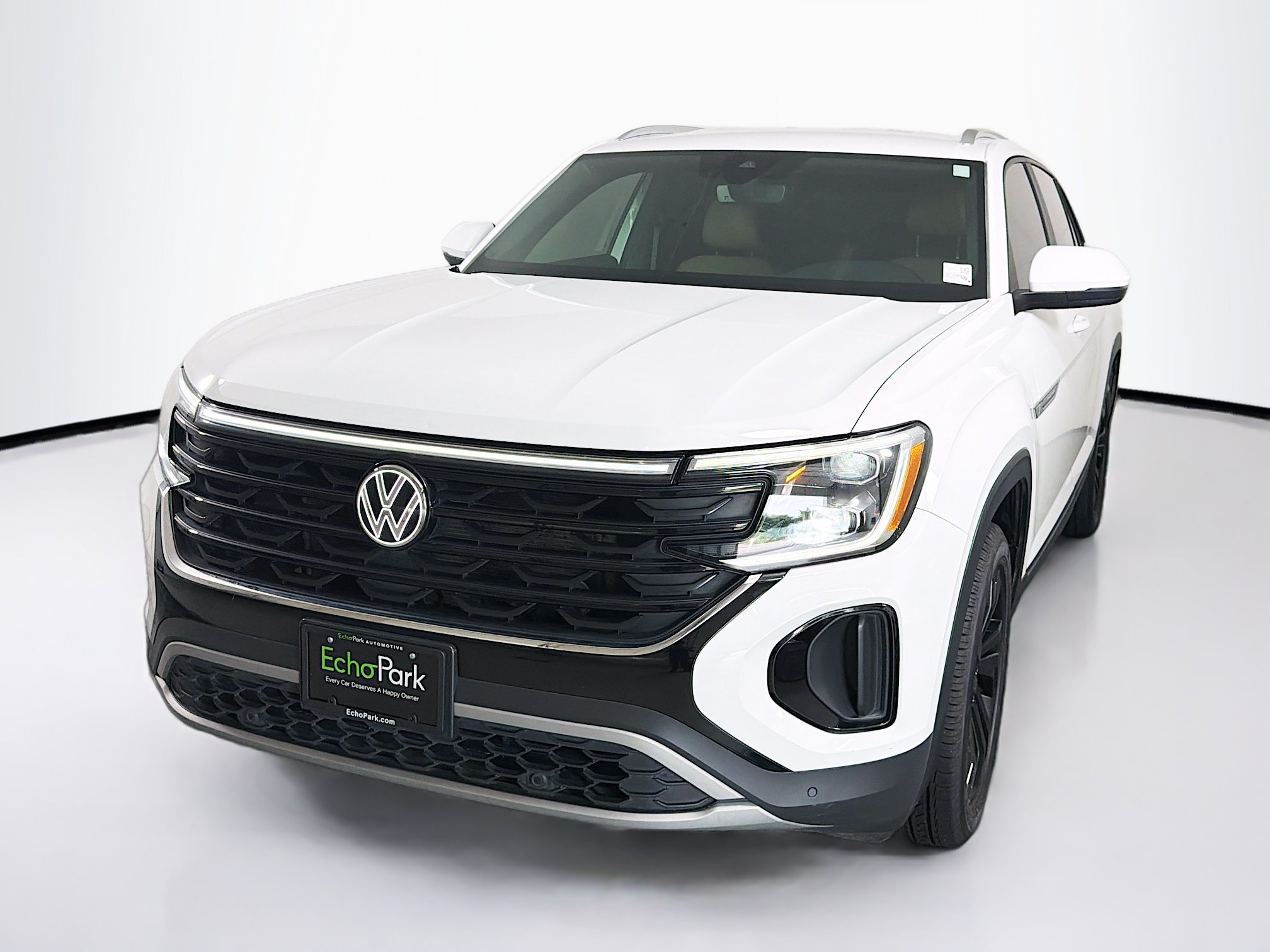 Used 2024 Volkswagen Atlas Cross Sport SE FWD image 3