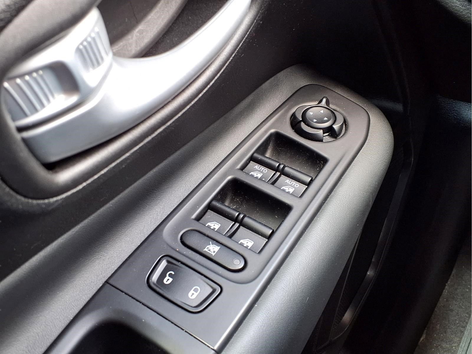 Used 2023 Jeep Renegade Latitude AWD/4WD image 27