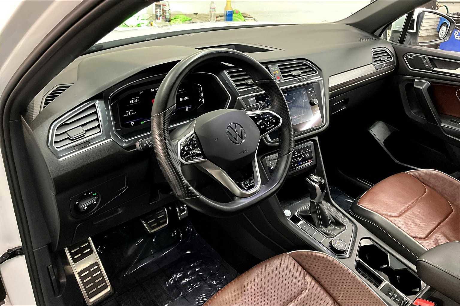 Used 2022 Volkswagen Tiguan SEL R-Line image 17