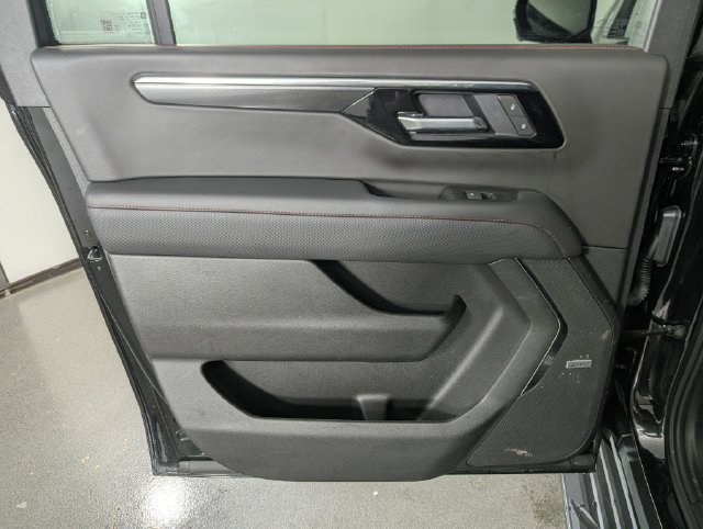 Used 2025 Chevrolet Suburban RST w/ Comfort Package AWD/4WD image 15