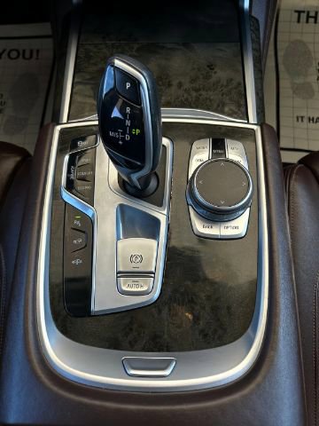 Used 2022 BMW 740i w/ Luxury Rear Seating Package image 17