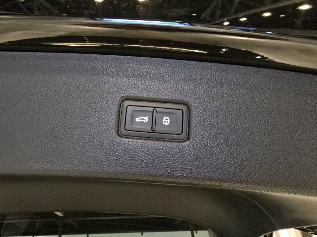 Used 2023 Audi SQ5 Premium Plus w/ Premium Plus Package AWD/4WD image 18