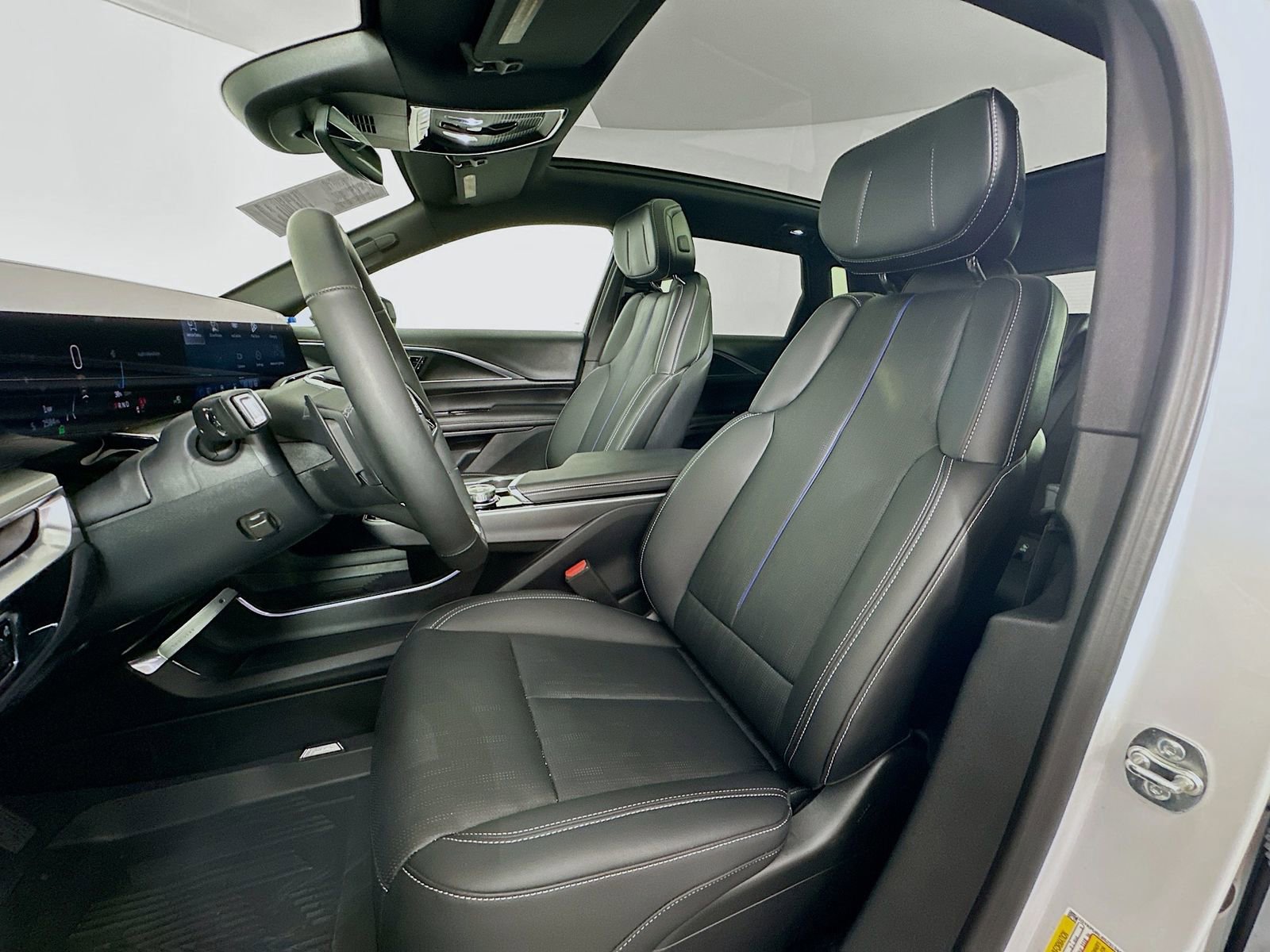 Used 2025 Cadillac Lyriq Sport w/ LPO, Floor Liner Package AWD/4WD image 21