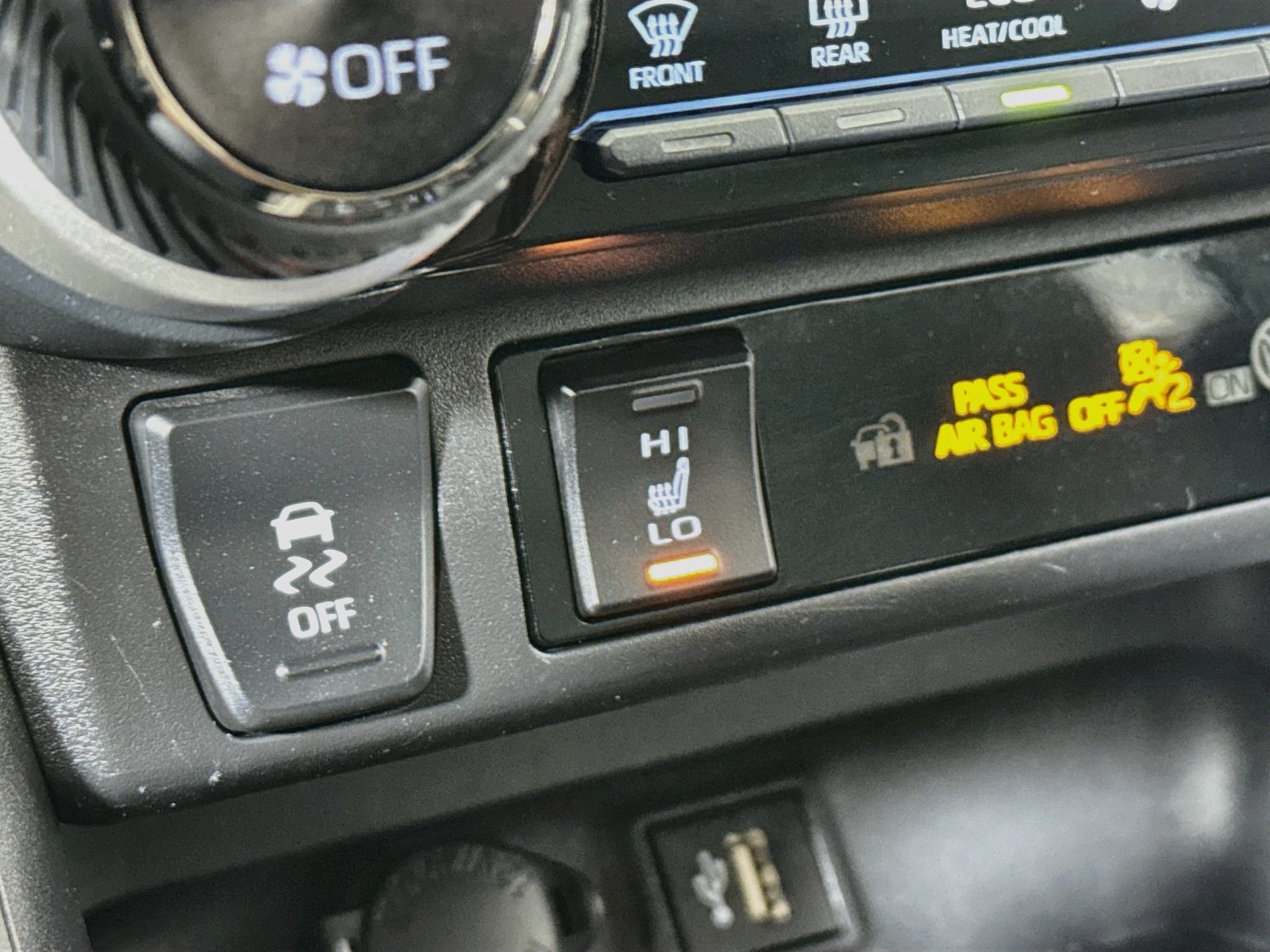 Used 2023 Toyota RAV4 SE w/ Weather & Moonroof Package AWD/4WD image 20