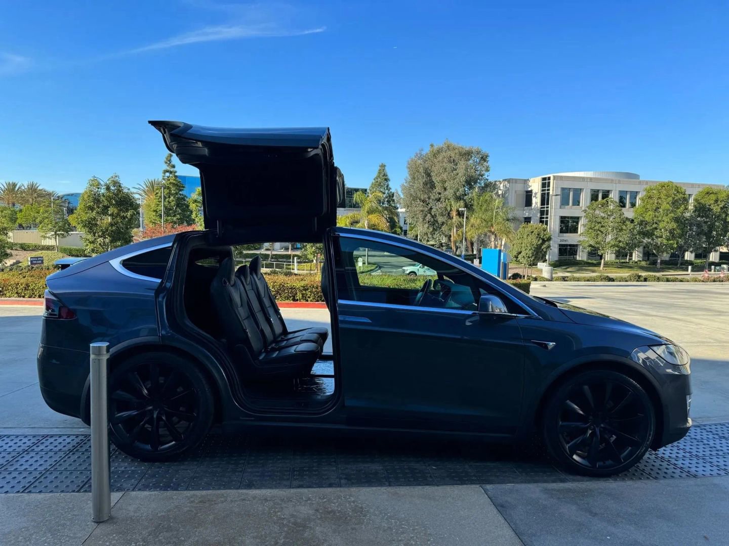 Used 2019 Tesla Model X Long Range AWD/4WD image 8