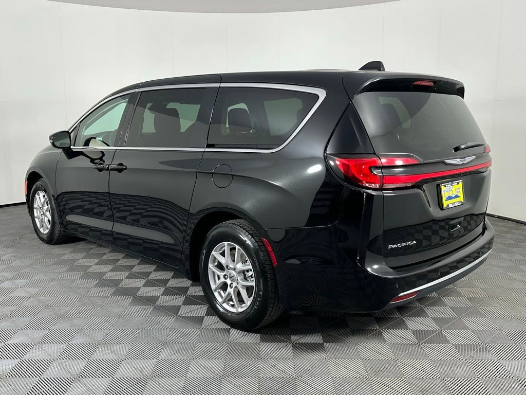Used 2024 Chrysler Pacifica Touring-L image 23