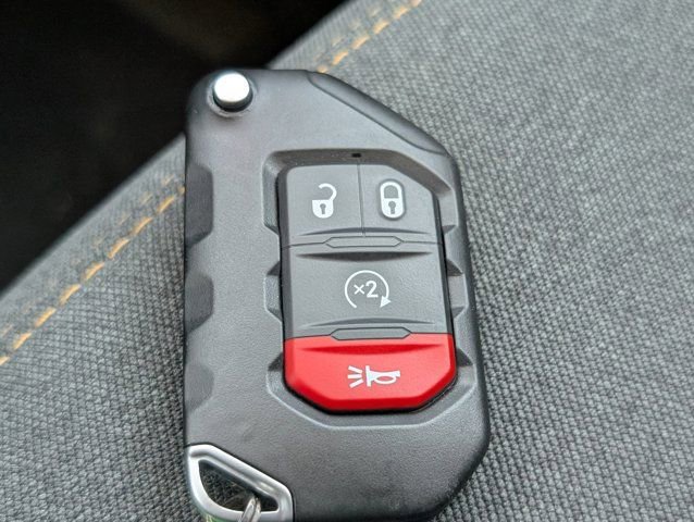 Used 2025 Jeep Wrangler Unlimited Sahara image 28