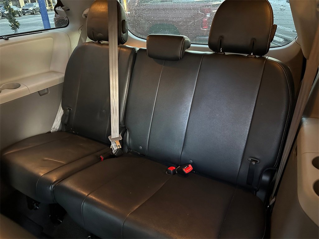 Used 2011 Toyota Sienna SE image 13