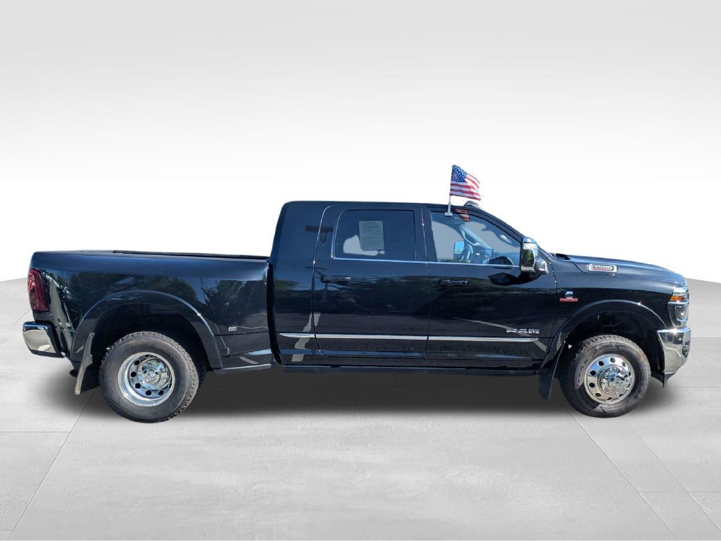 Used 2025 RAM 3500 Limited AWD/4WD image 3