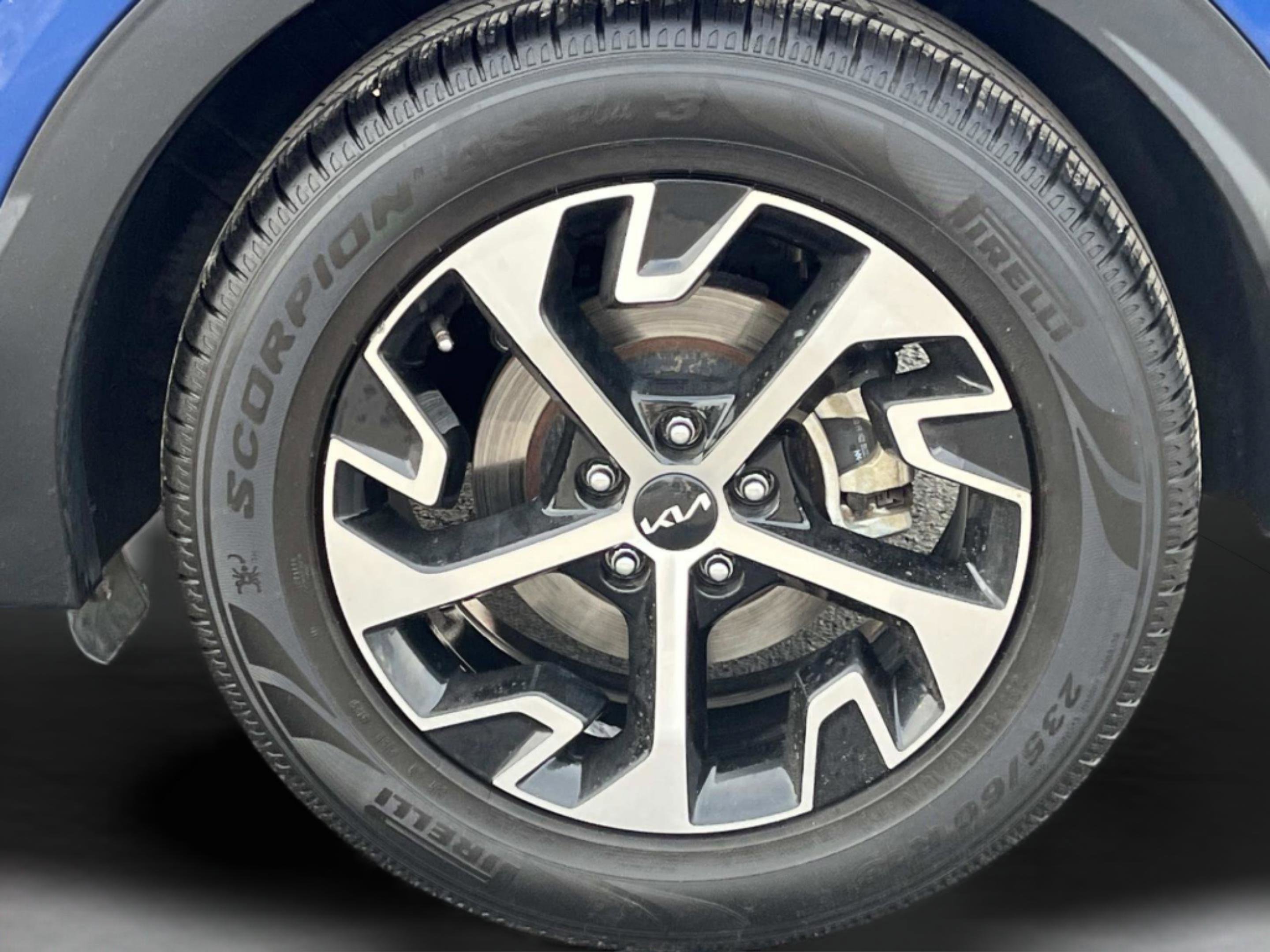 Used 2023 Kia Sportage EX FWD image 11