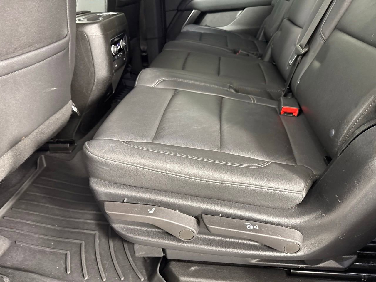 Used 2022 Chevrolet Tahoe Z71 image 28