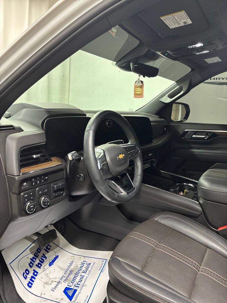 Used 2025 Chevrolet Tahoe High Country AWD/4WD image 11