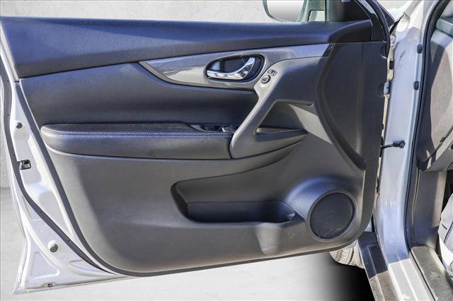 Used 2016 Nissan Rogue SL w/ SL Premium Package image 12