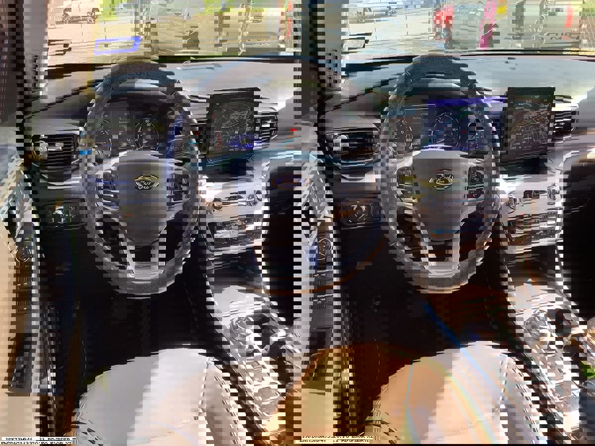 Used 2021 Ford Explorer XLT w/ Equipment Group 202A RWD image 11