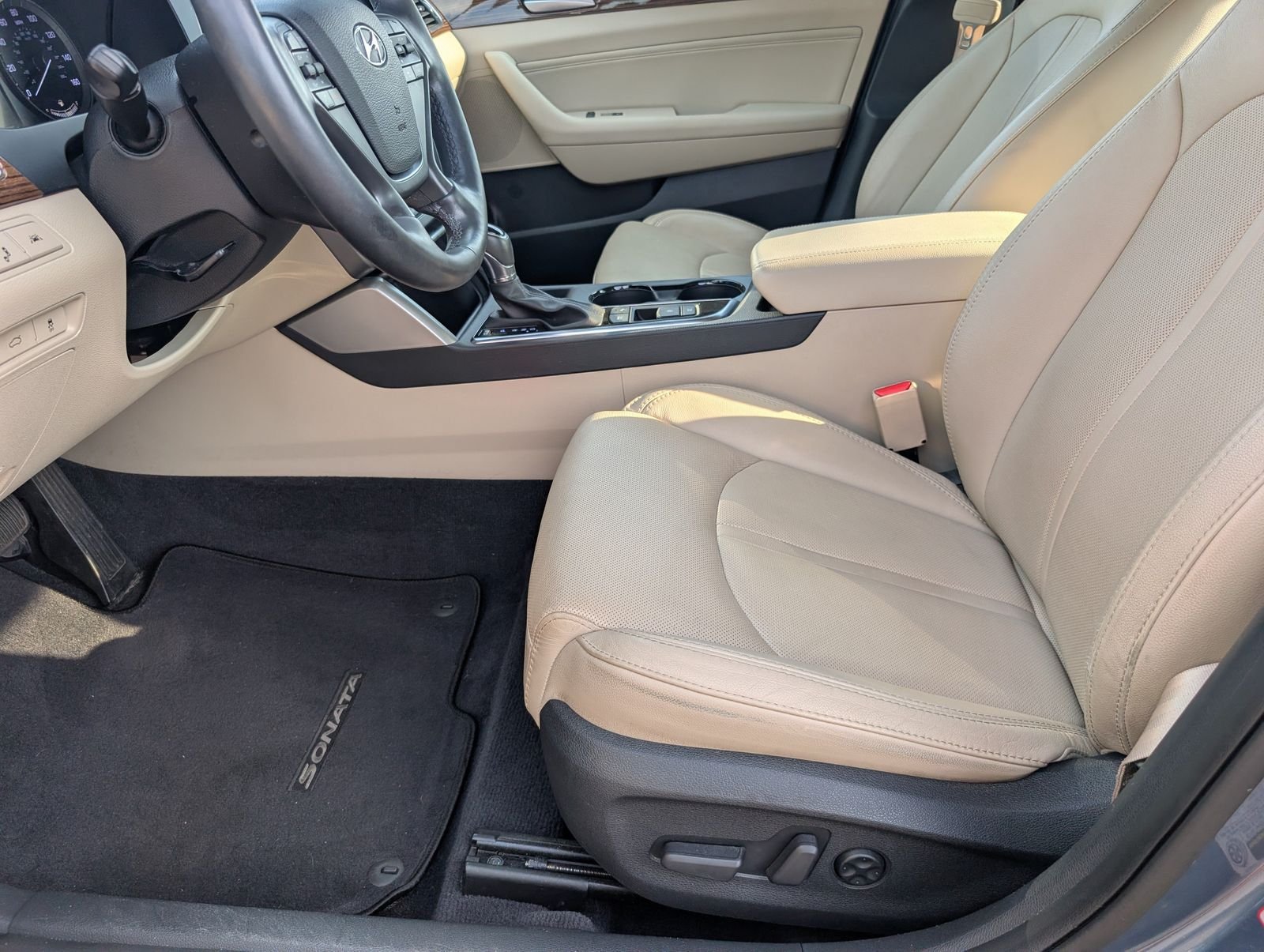 Used 2016 Hyundai Sonata Limited w/ Option Group 05 FWD image 14