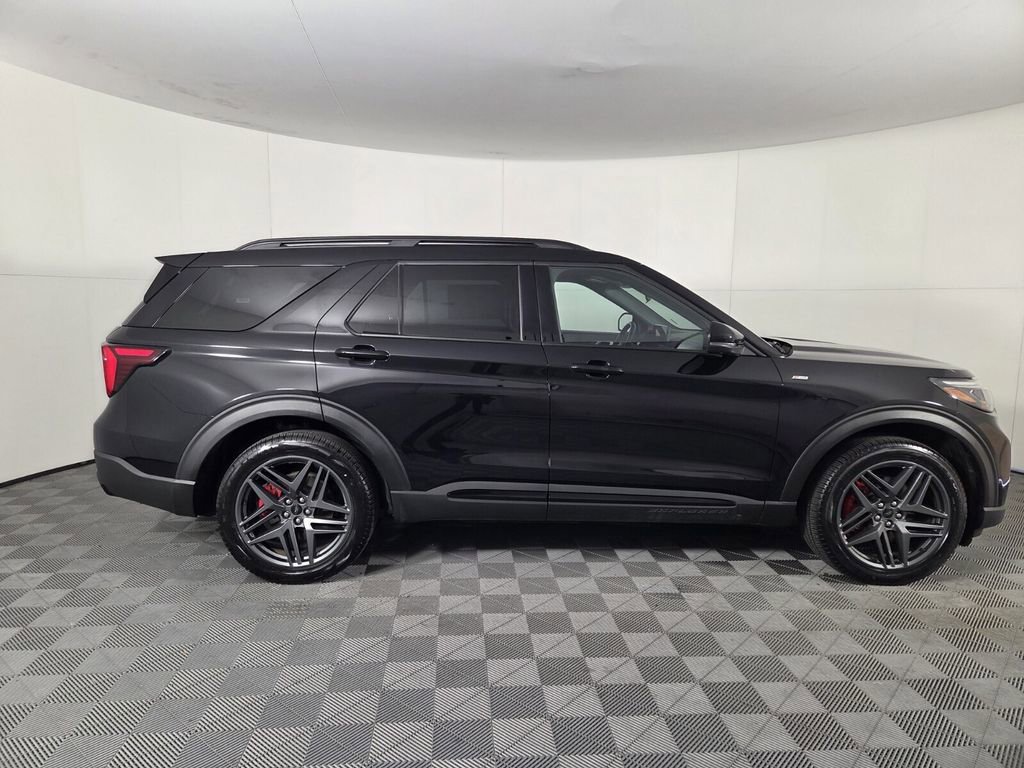 Used 2025 Ford Explorer ST-Line w/ ST-Line Street Pack image 5
