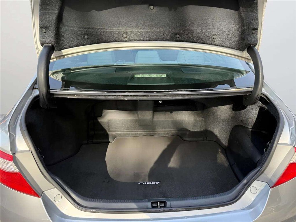 Used 2015 Toyota Camry XLE w/ Moonroof Package FWD image 26