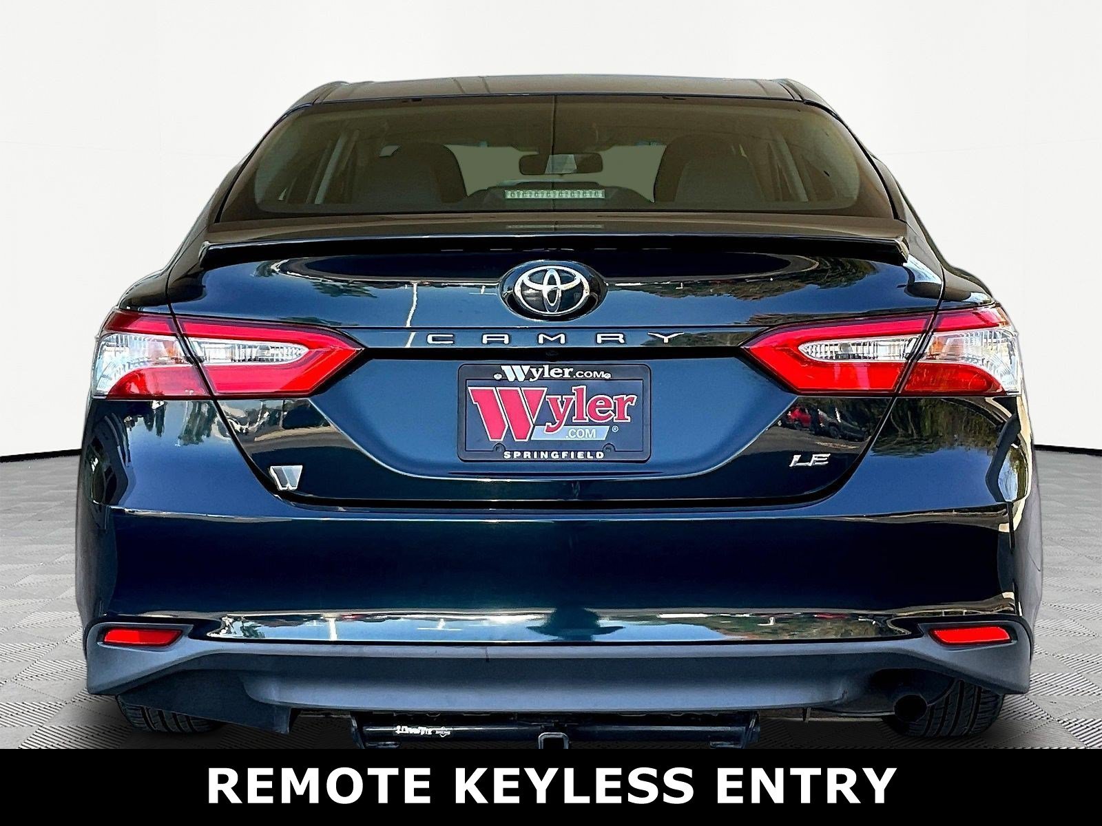 Used 2018 Toyota Camry LE FWD image 5