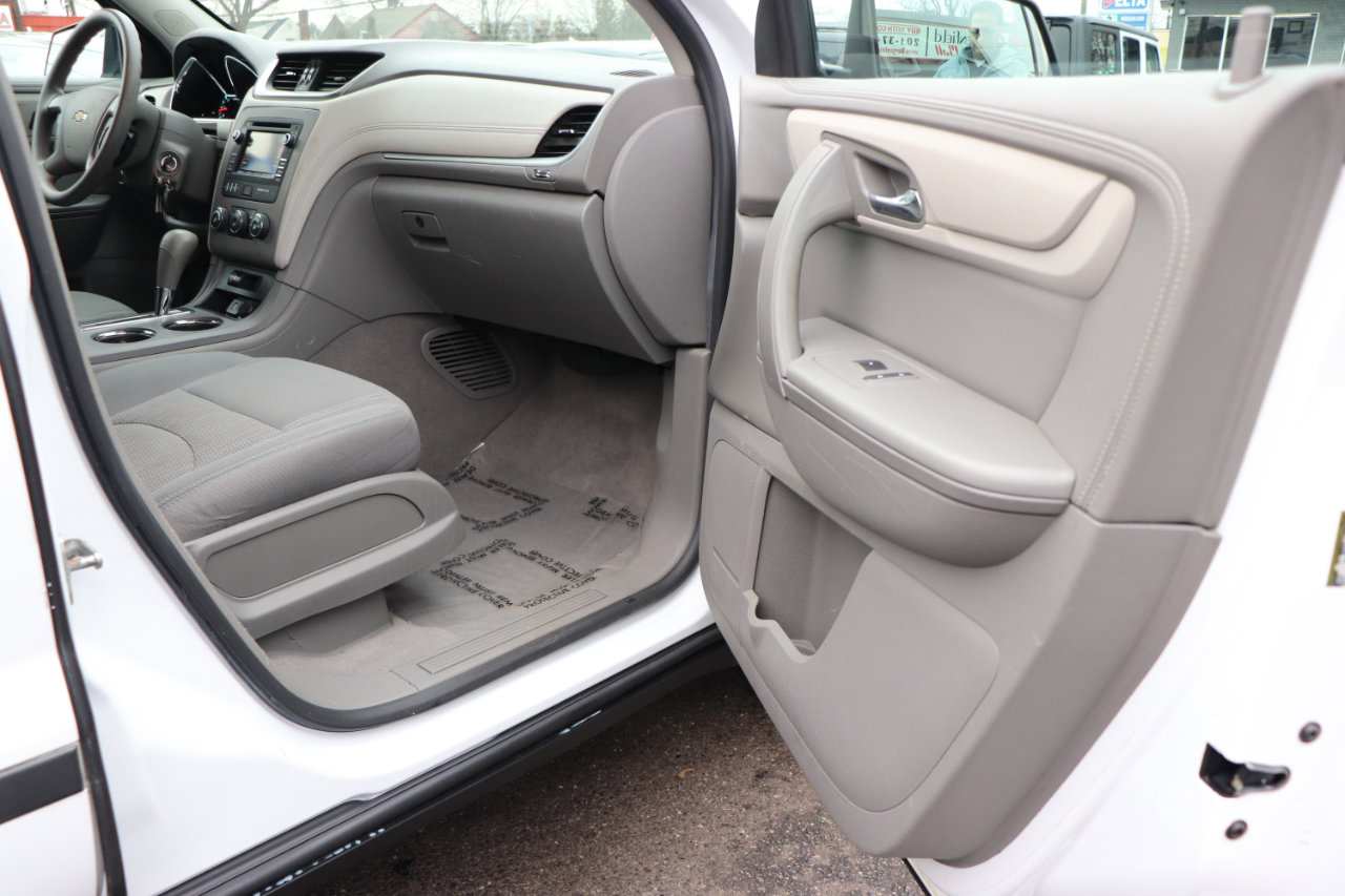 Used 2017 Chevrolet Traverse LS image 16