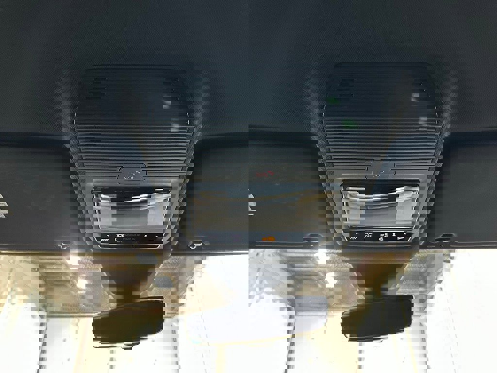 Used 2025 Volkswagen Atlas Cross Sport SE image 38