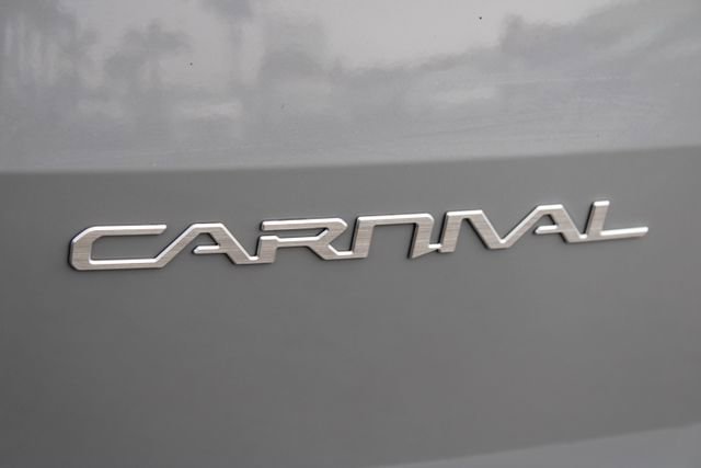 Used 2024 Kia Carnival EX image 7