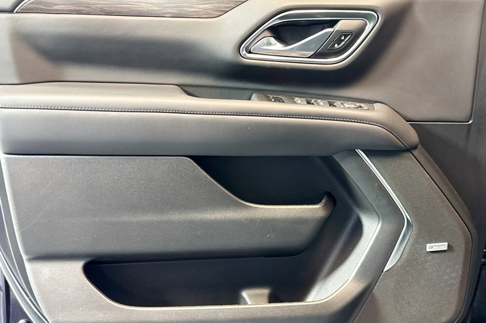 Used 2022 Chevrolet Suburban LT w/ Luxury Package image 17