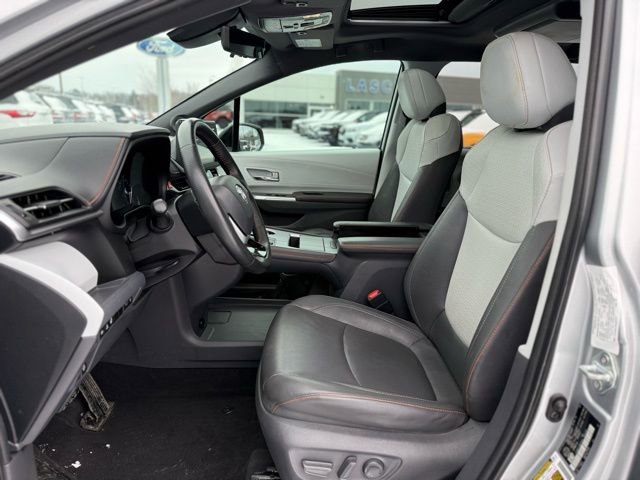 Used 2021 Toyota Sienna XSE image 15