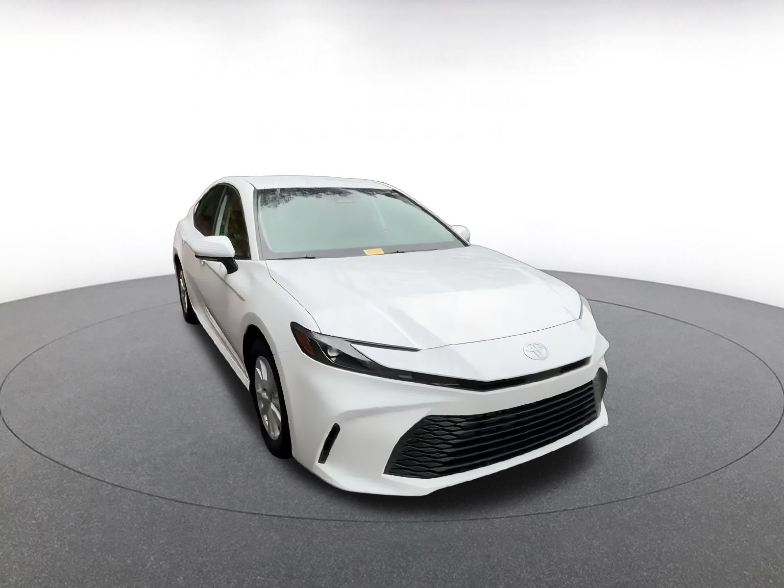 Used 2025 Toyota Camry LE image 3