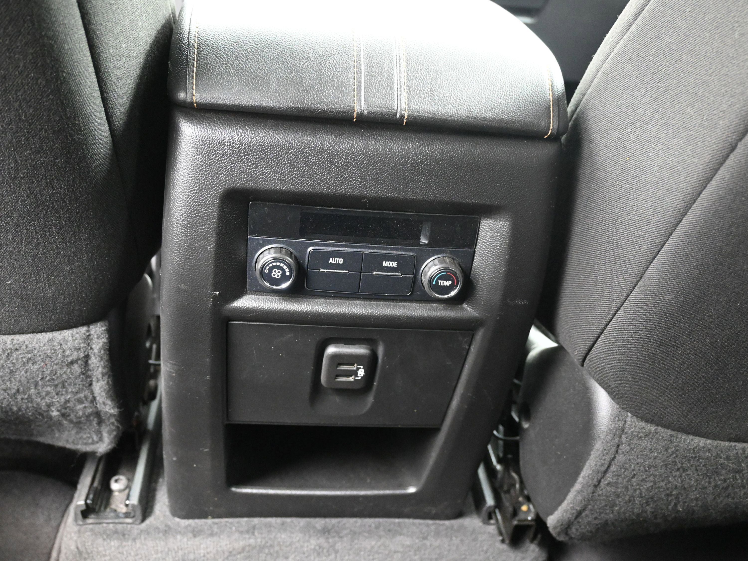 Used 2020 Chevrolet Traverse LT image 23