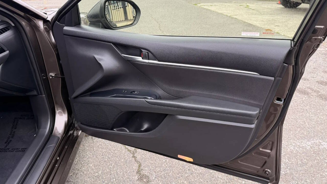 Used 2018 Toyota Camry LE w/ Moonroof Package FWD image 22
