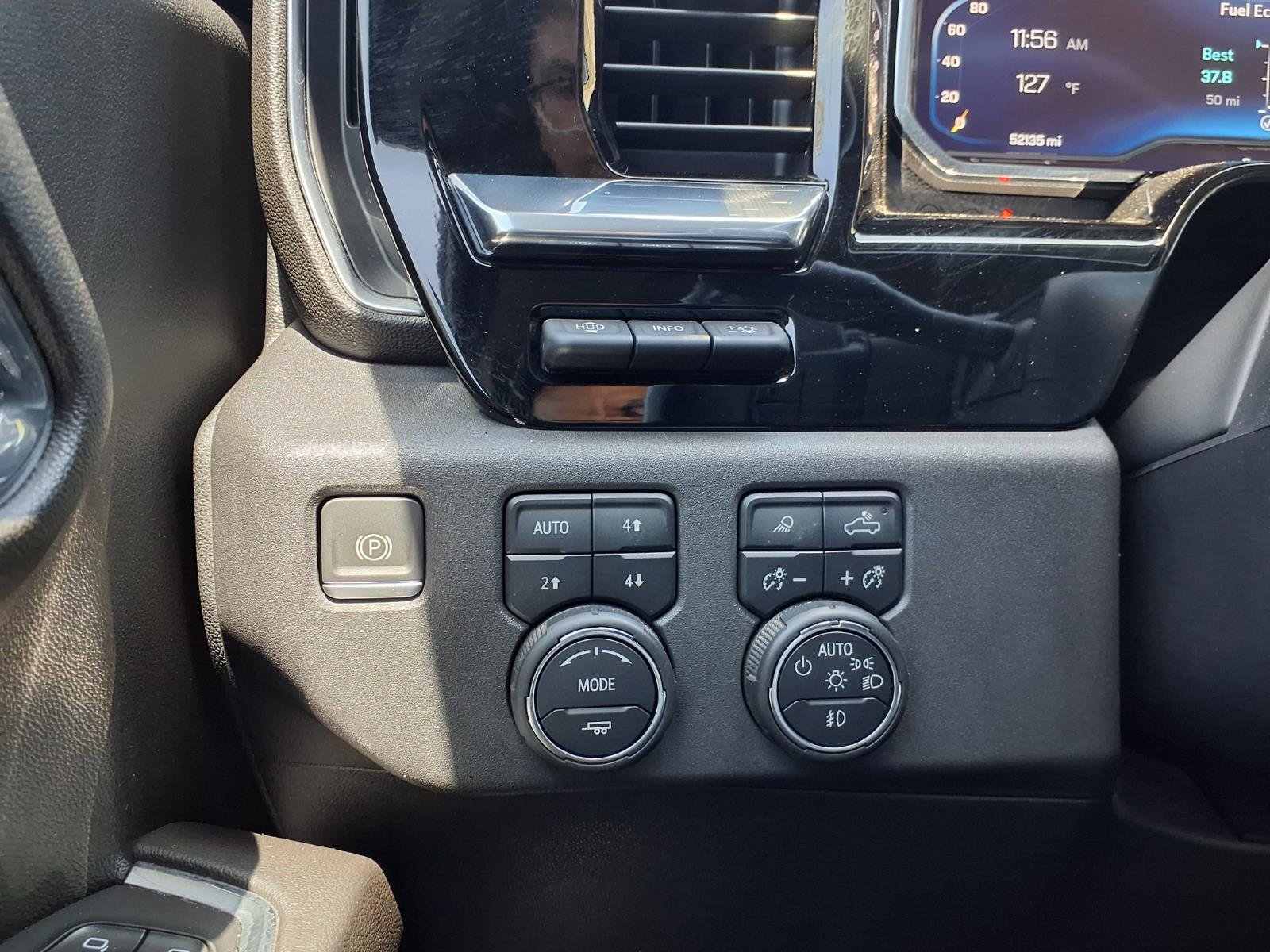 Used 2022 Chevrolet Silverado 1500 LTZ w/ Technology Package AWD/4WD image 25